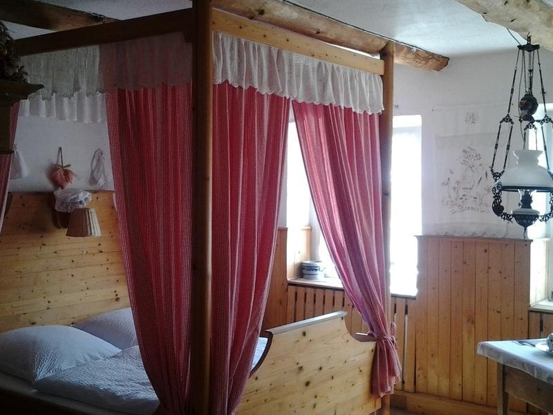 Gastehaus Zum Alten Schulhaus Hotell Miltenberg Rom bilde